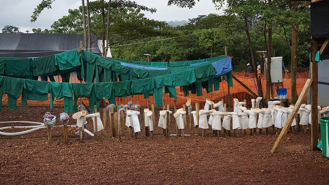 Az Ebola ellen: 8 kezelés, 2 védőoltás és (1) kevés remény